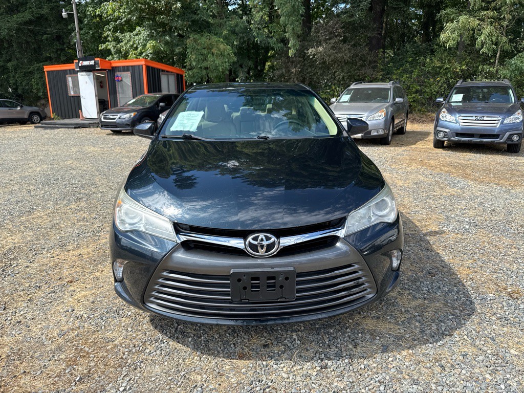 2016 Toyota Camry Image 2