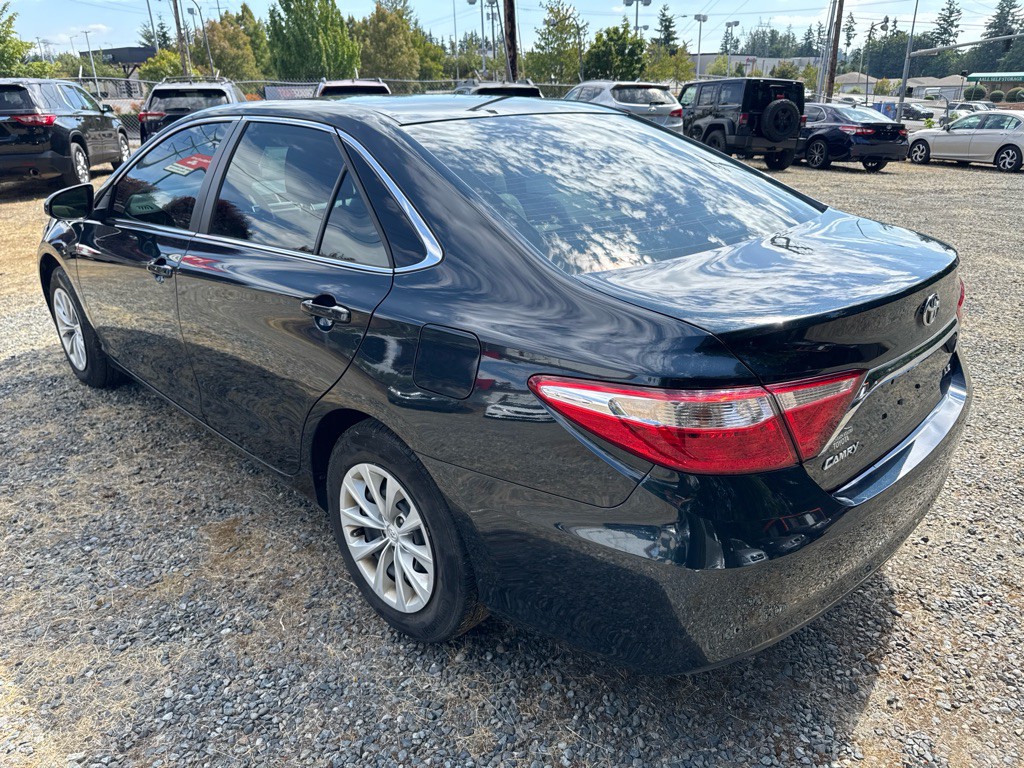 2016 Toyota Camry Image 6