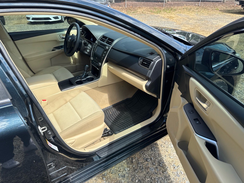 2016 Toyota Camry Image 9
