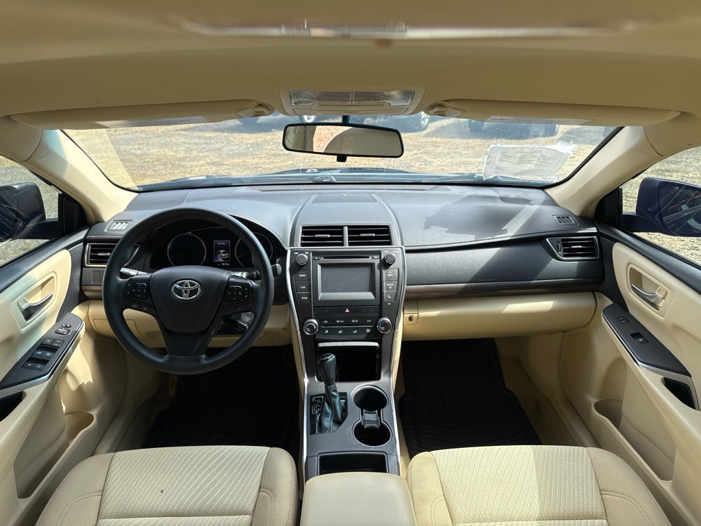 2016 Toyota Camry Image 11