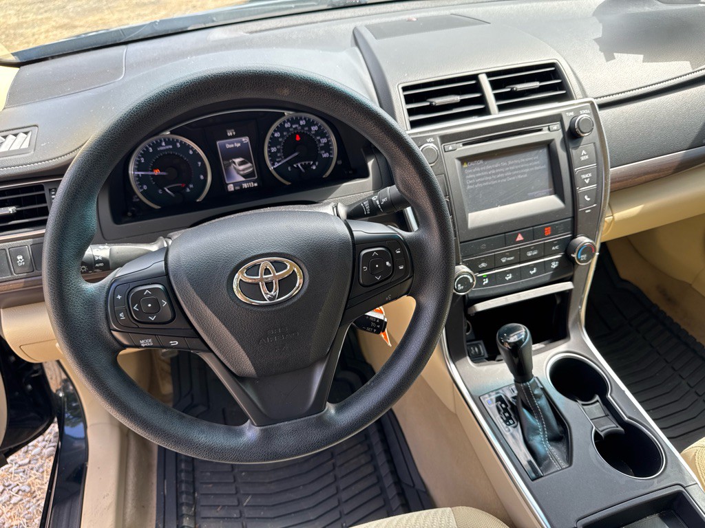 2016 Toyota Camry Image 12