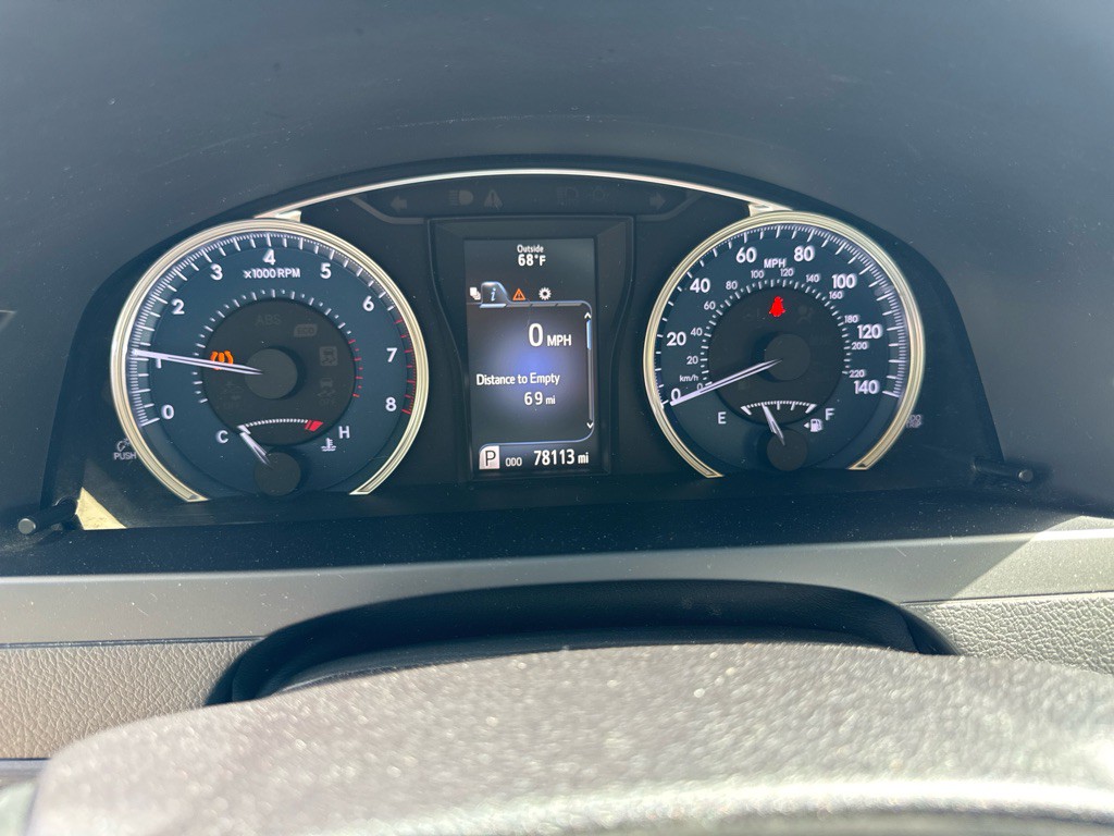 2016 Toyota Camry Image 14