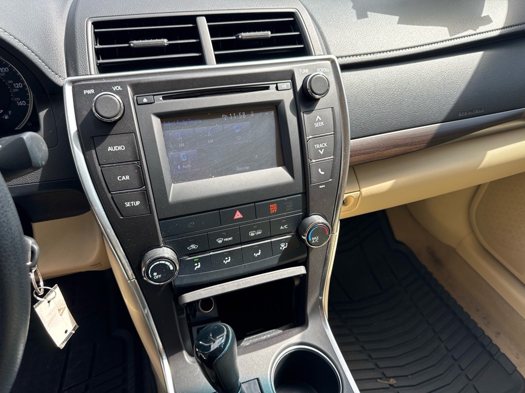 2016 Toyota Camry Image 15