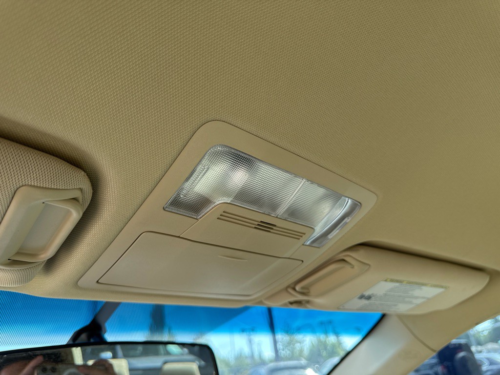 2016 Toyota Camry Image 17