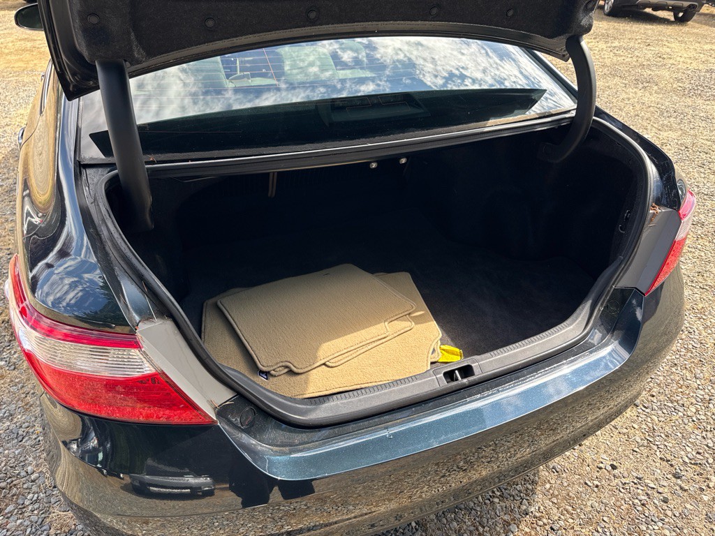 2016 Toyota Camry Image 18