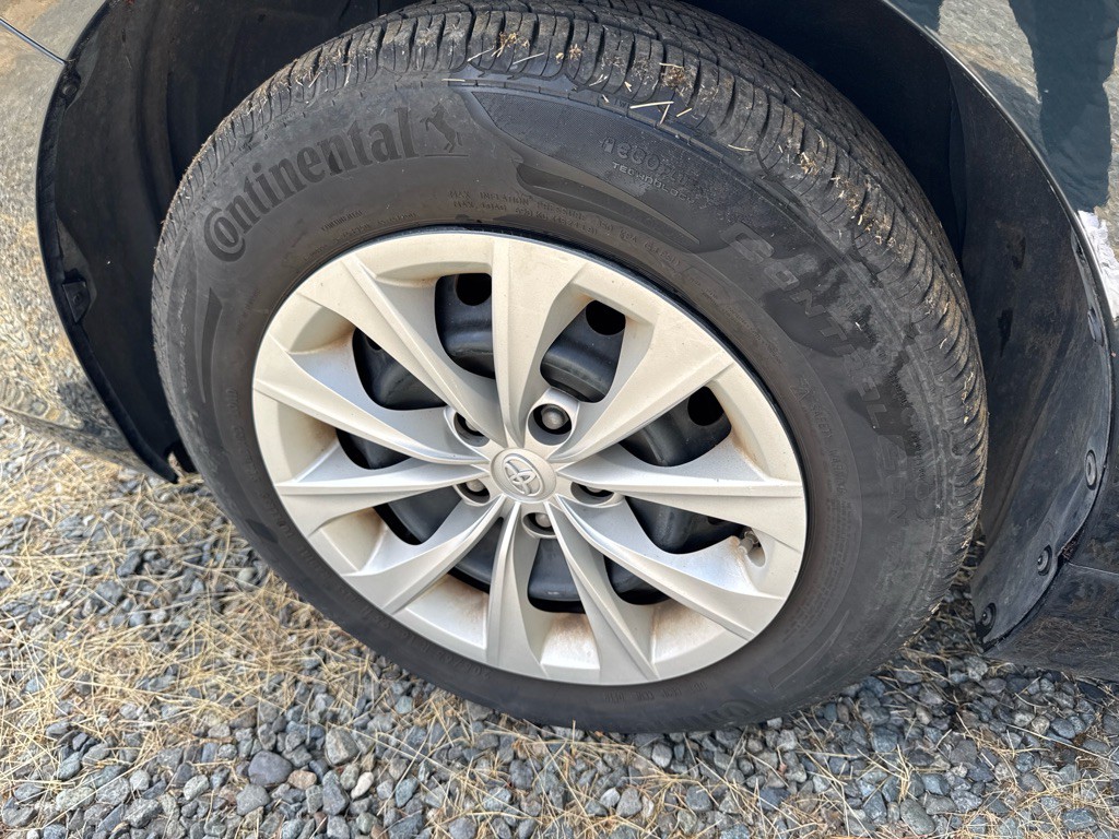 2016 Toyota Camry Image 23