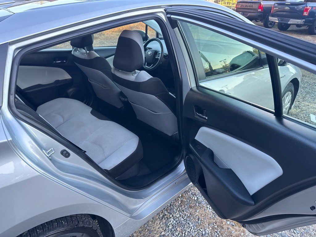 2022 Toyota Prius Image 8
