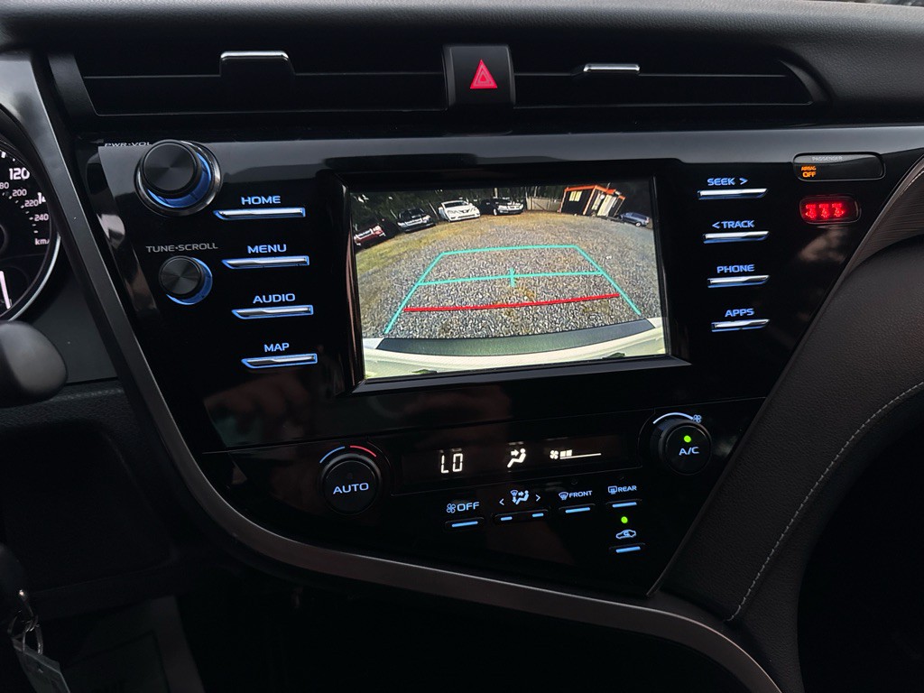 2019 Toyota Camry Image 16