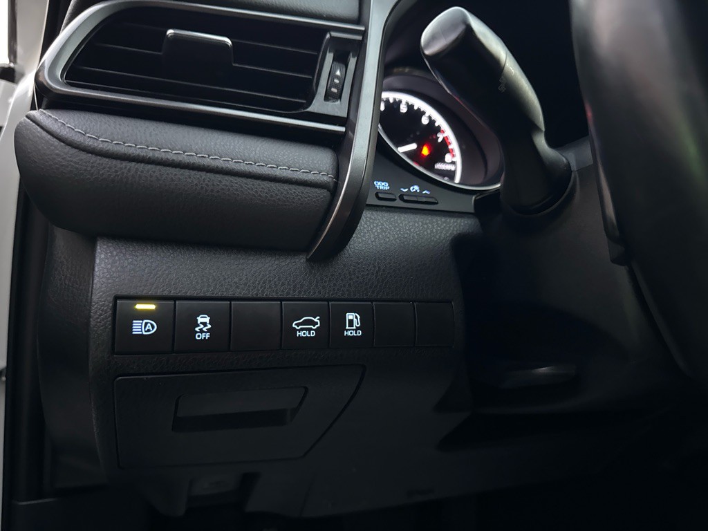 2019 Toyota Camry Image 17