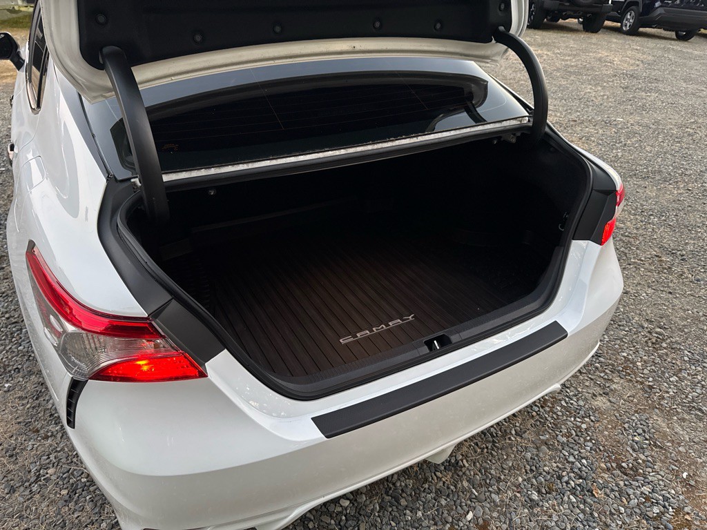 2019 Toyota Camry Image 18