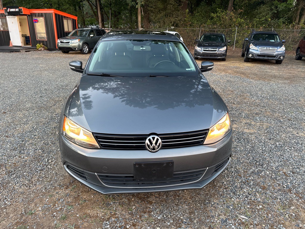 2013 Volkswagen Jetta Image 2