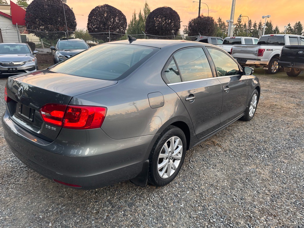 2013 Volkswagen Jetta Image 4