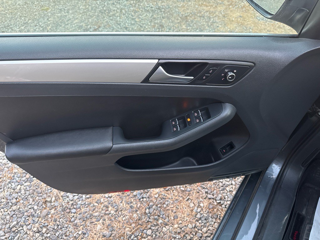 2013 Volkswagen Jetta Image 15