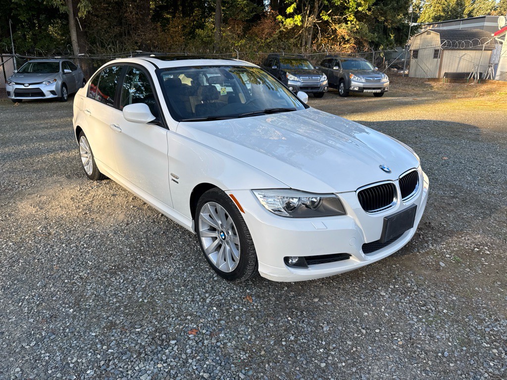 2011 BMW 3 Series Image 3