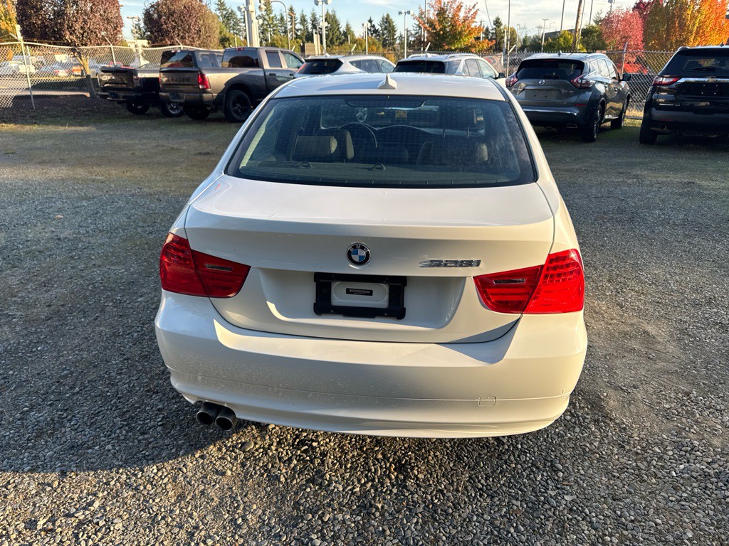 2011 BMW 3 Series Image 5