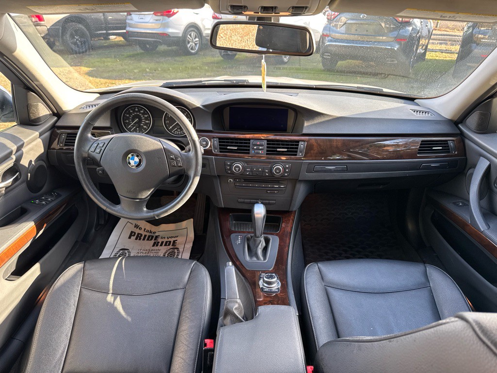 2011 BMW 3 Series Image 11