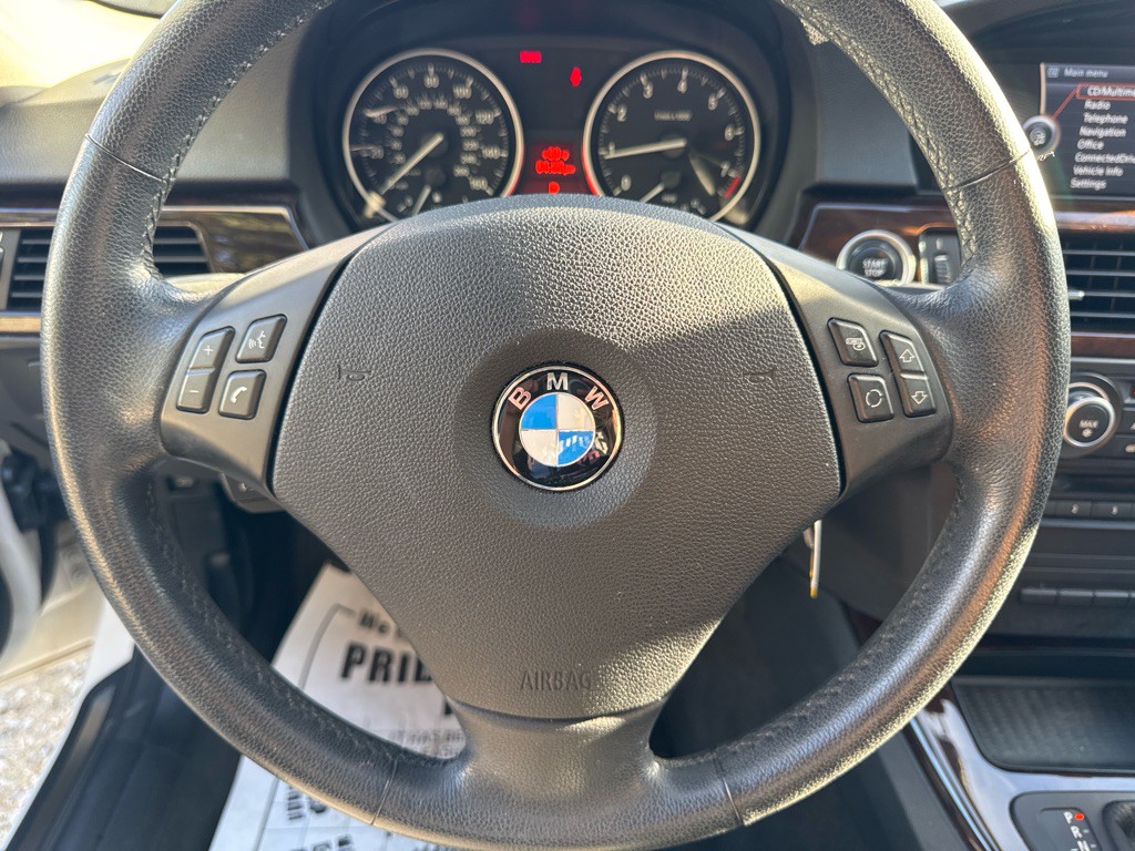 2011 BMW 3 Series Image 13