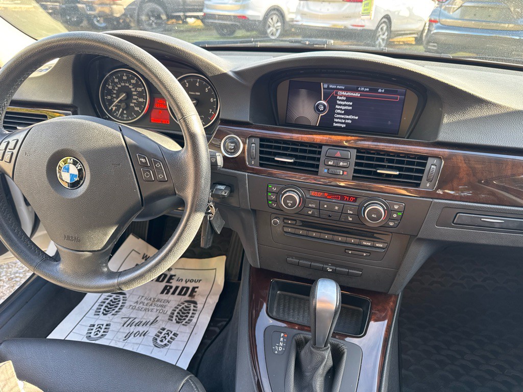 2011 BMW 3 Series Image 15