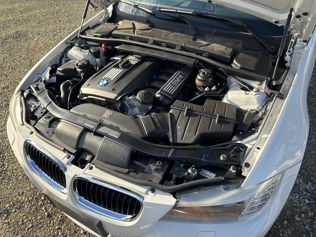2011 BMW 3 Series Image 20