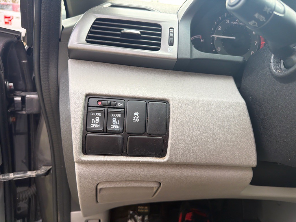 2015 Honda Odyssey Image 18