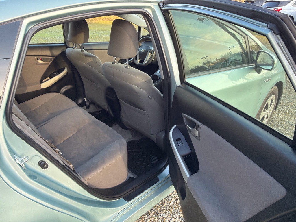 2013 Toyota Prius Image 8