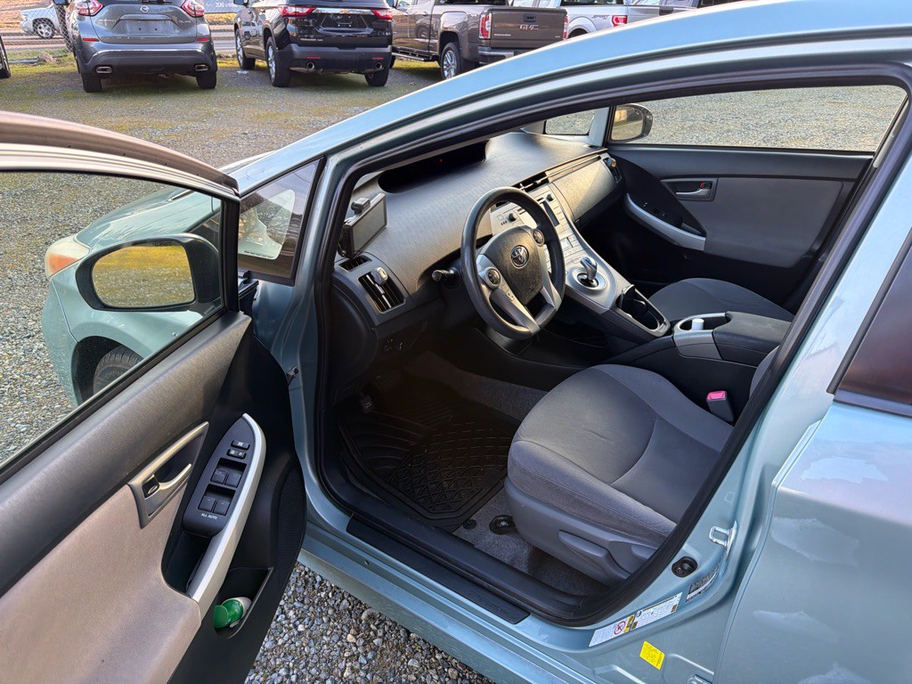 2013 Toyota Prius Image 10