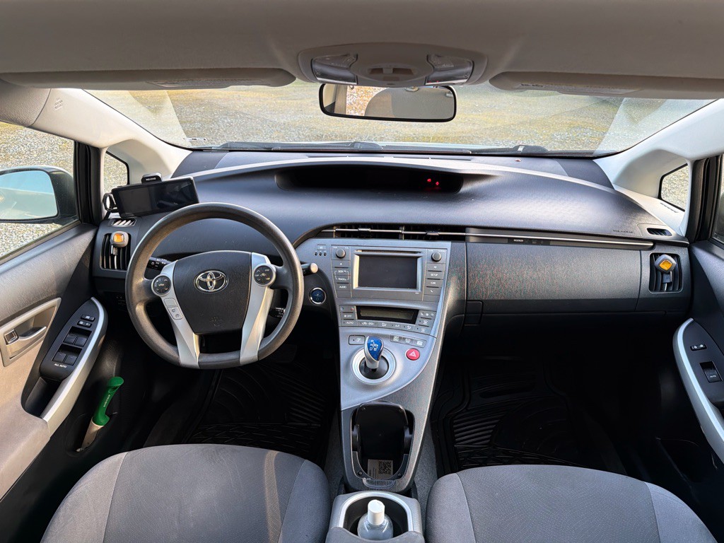 2013 Toyota Prius Image 11