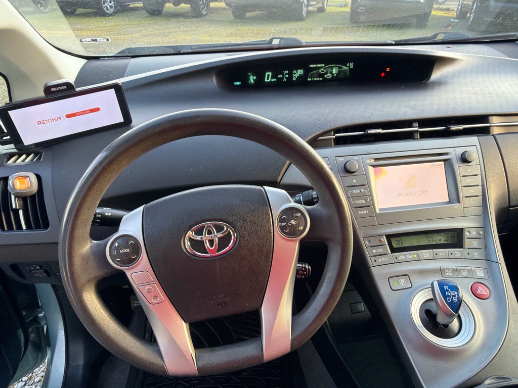 2013 Toyota Prius Image 12