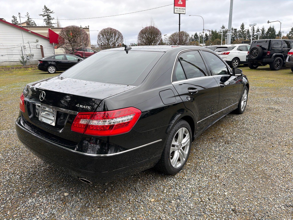 2010 Mercedes-Benz E-Class Image 3