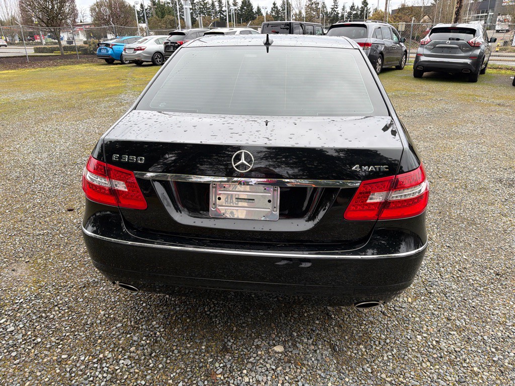 2010 Mercedes-Benz E-Class Image 4