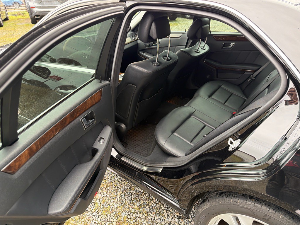 2010 Mercedes-Benz E-Class Image 6
