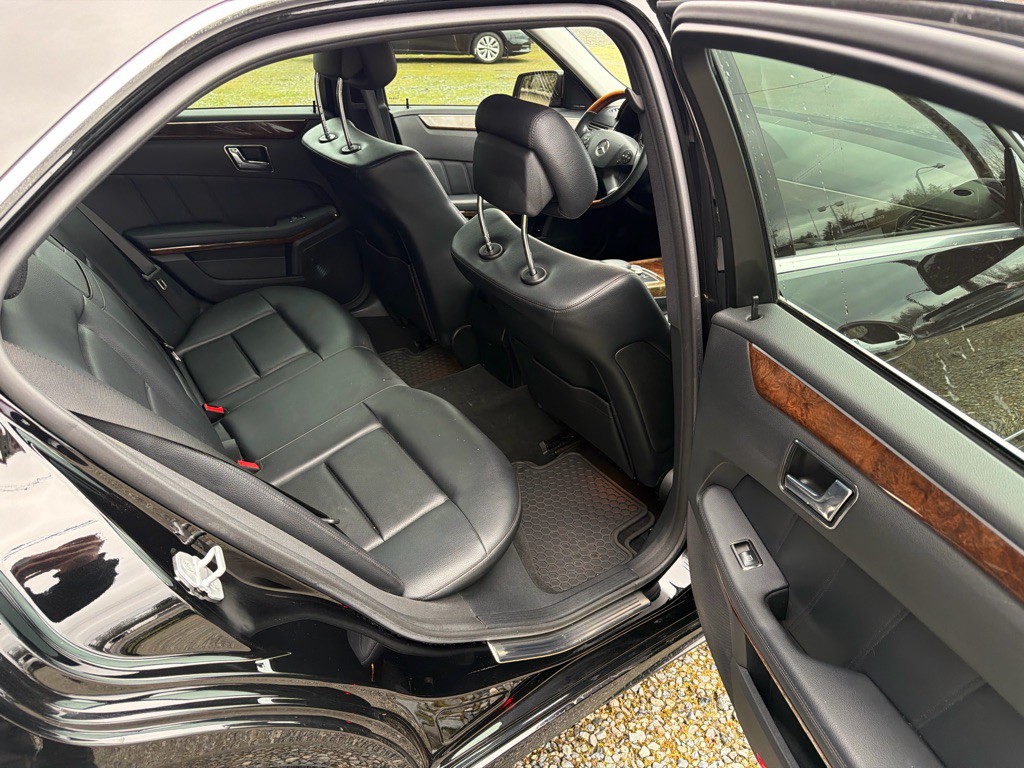2010 Mercedes-Benz E-Class Image 7