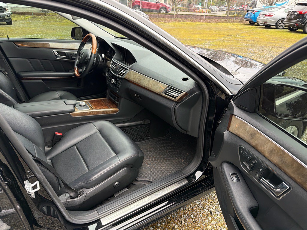 2010 Mercedes-Benz E-Class Image 8