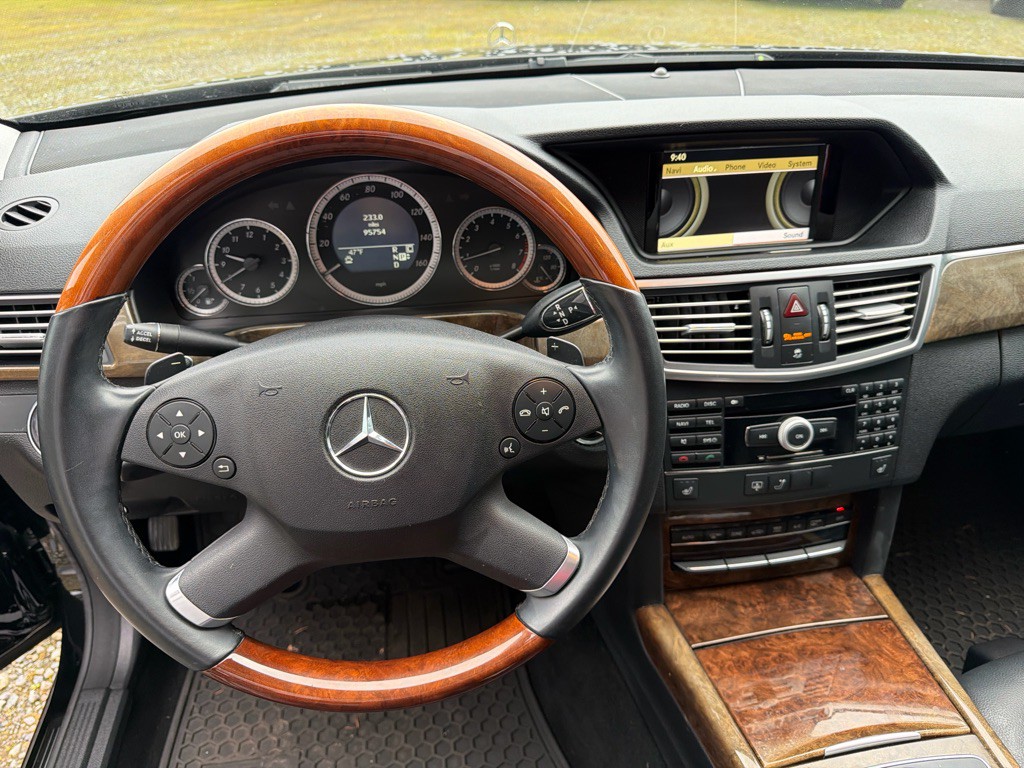 2010 Mercedes-Benz E-Class Image 11