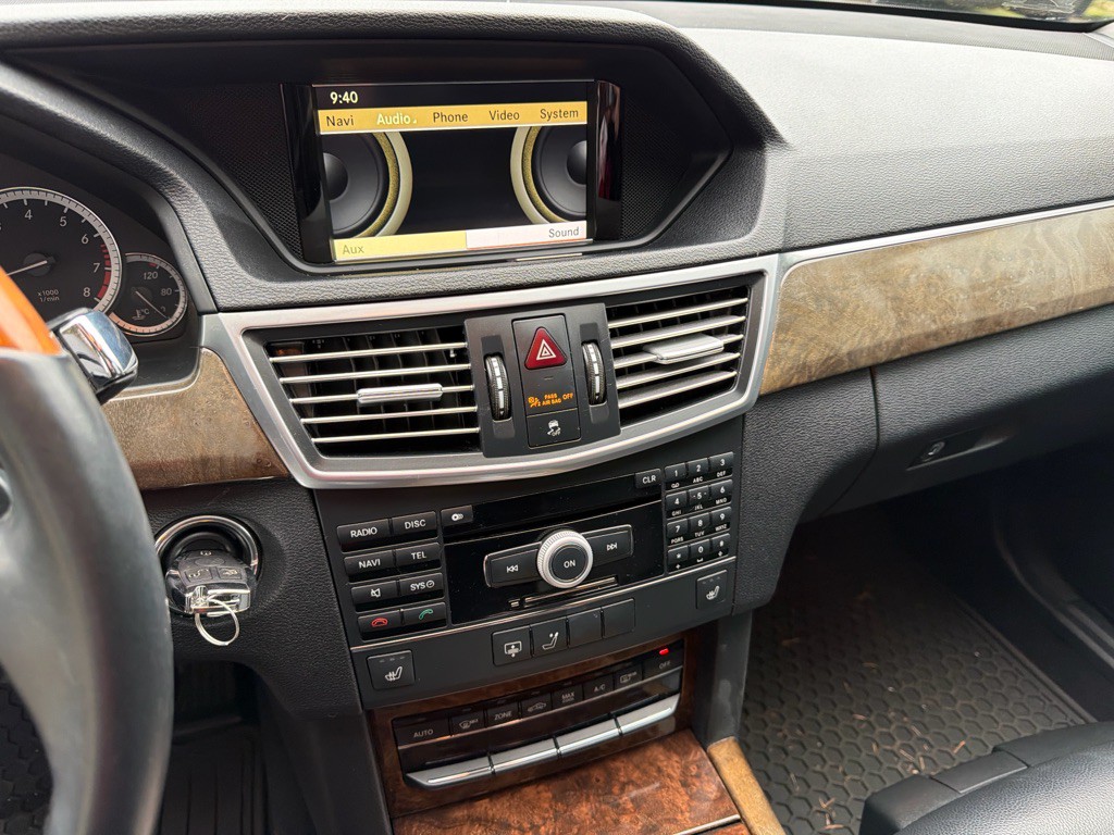 2010 Mercedes-Benz E-Class Image 14