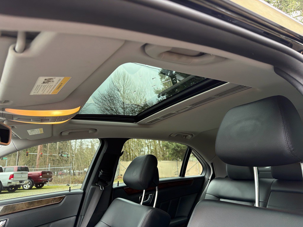 2010 Mercedes-Benz E-Class Image 16