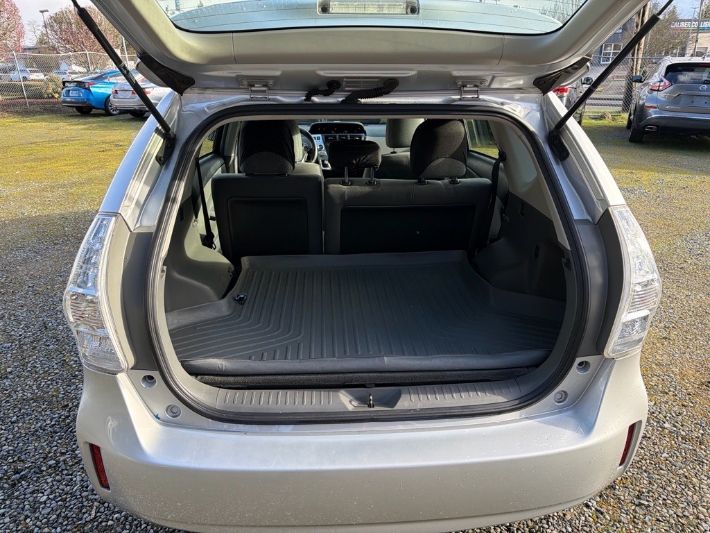 2014 Toyota Prius Image 16