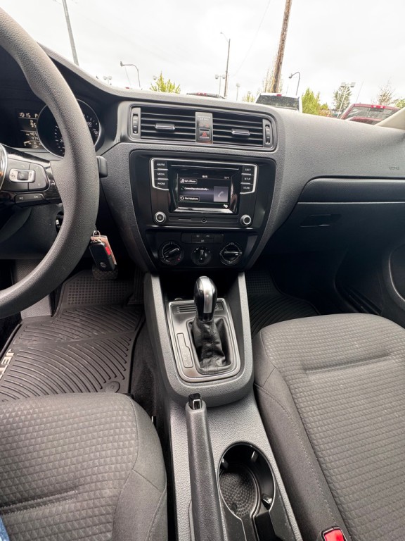 2016 Volkswagen Jetta Image 9