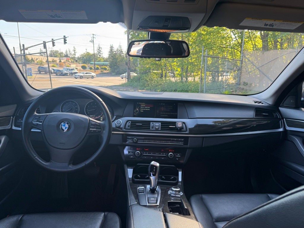 2013 BMW 5 Series Image 8