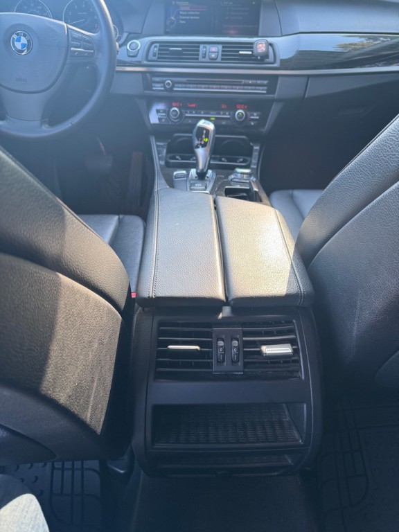 2013 BMW 5 Series Image 9