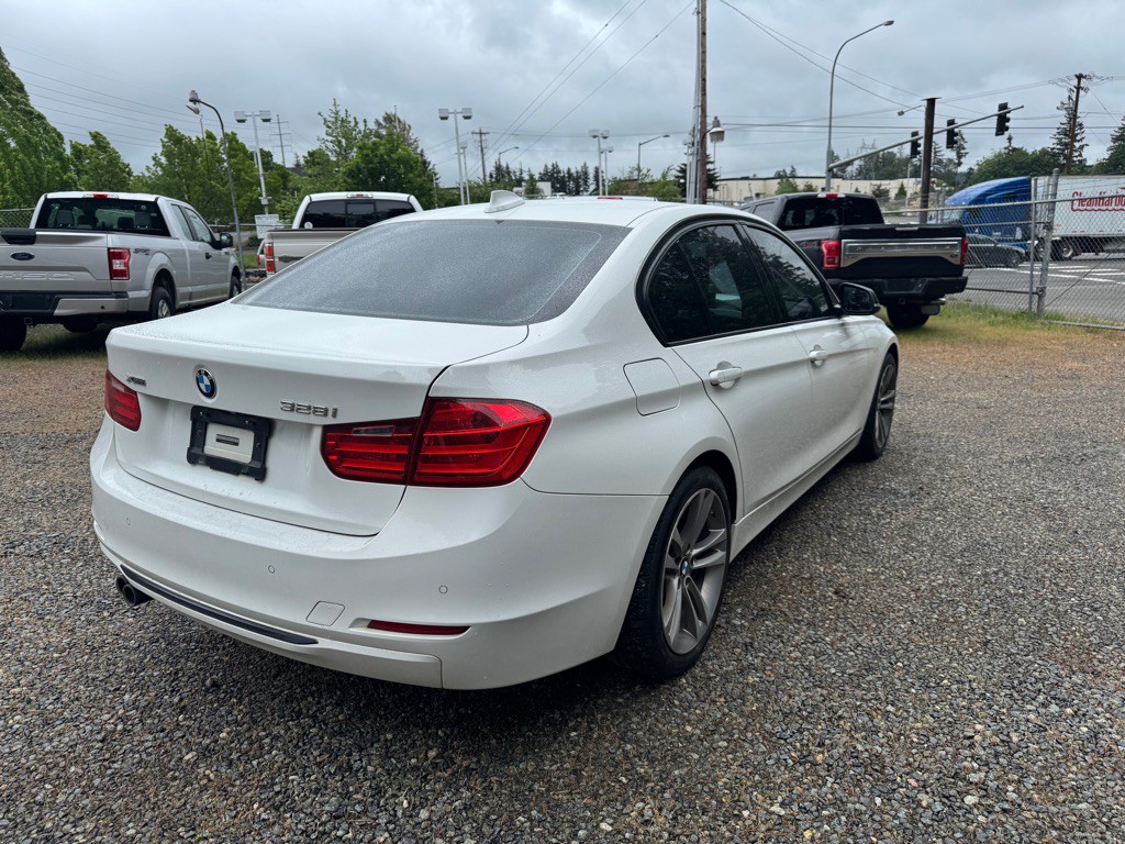 2014 BMW 3 Series Image 4