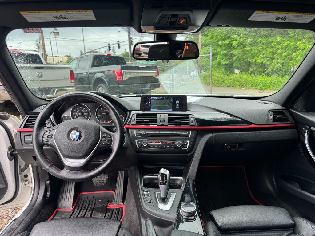 2014 BMW 3 Series Image 11