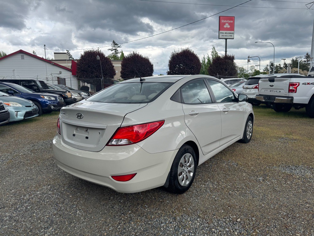 2016 Hyundai Accent Image 4