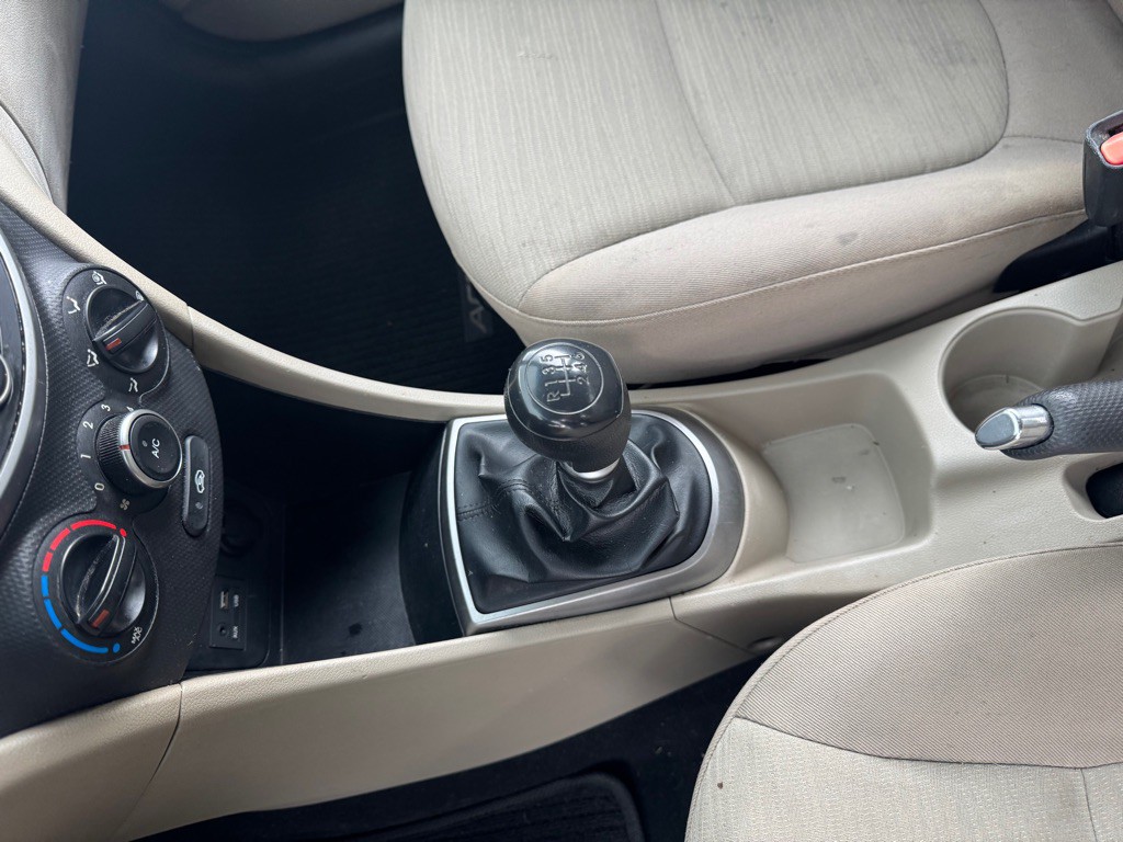 2016 Hyundai Accent Image 8