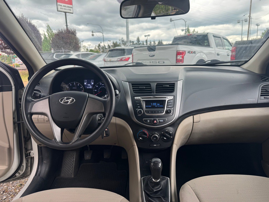 2016 Hyundai Accent Image 9