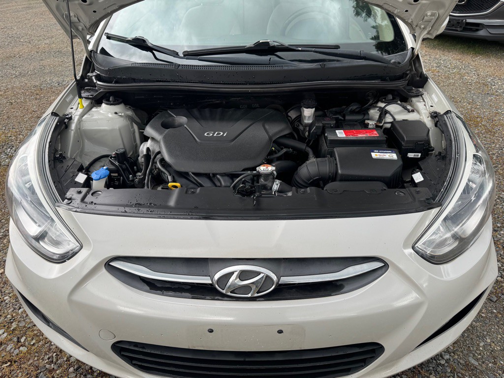 2016 Hyundai Accent Image 14