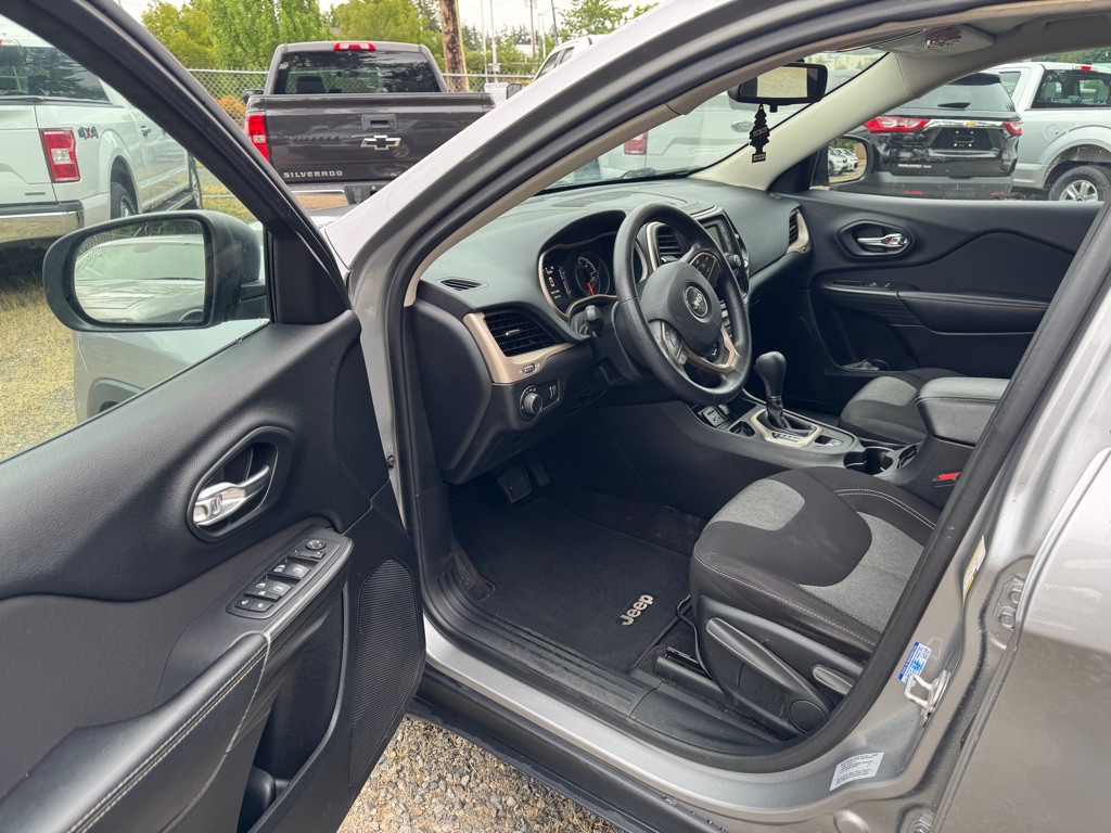 2017 Jeep Cherokee Image 7