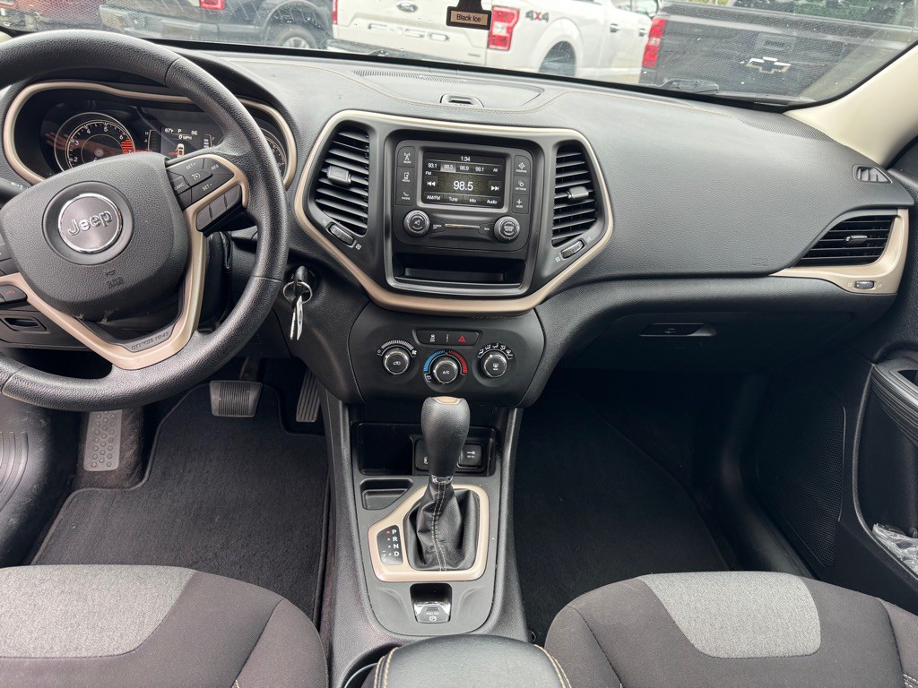 2017 Jeep Cherokee Image 10