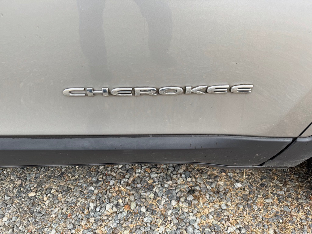 2017 Jeep Cherokee Image 14