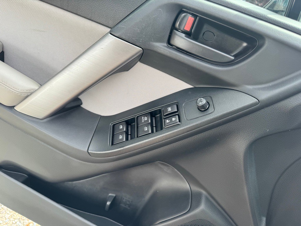 2016 Subaru Forester Image 11